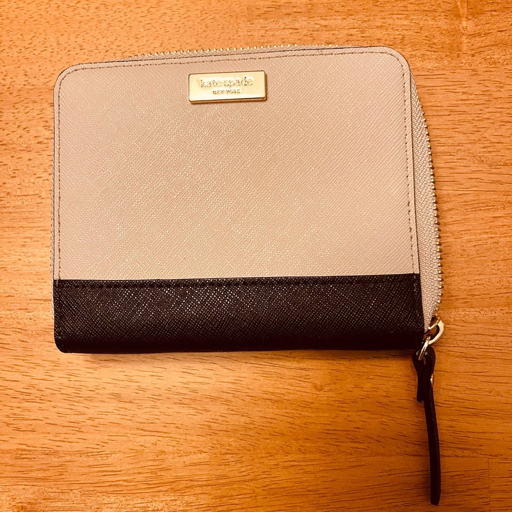 Kate Spade zip-around Wallet NWOT